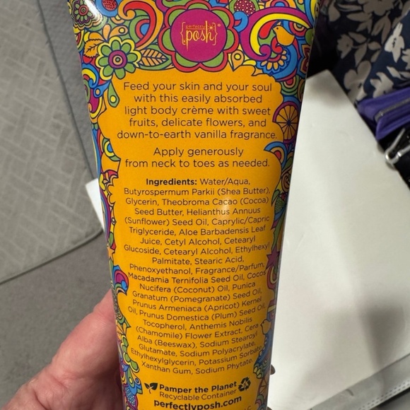 ❣️SALE❣️~$12~Perfectly Posh~Hippie Hooray~Body Crème~New/Sealed - Picture 2 of 4